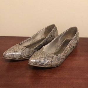 Size 7.5 brown/tan snake pattern flats